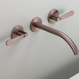 Vrijstaande badkolom Lutezia van Cea Design in de ruimte