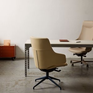 Speciale open wielen onder de Italia fauteuil