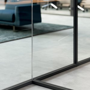 Vrijstaande wand met bovenkader in het systeem M1 M2 M3