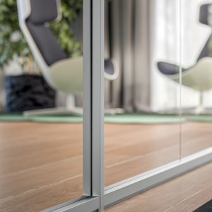 Aluminium profiel in bronsafwerking van het wandsysteem van Quadrifoglio