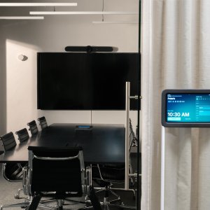 Framery Six als vergaderzaal in open kantoor
