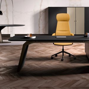 Metar bureau in tabak eiken met dressoir