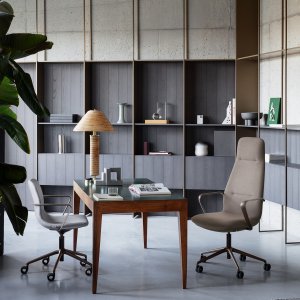Flexibele rug van de Synua stoel onder belasting