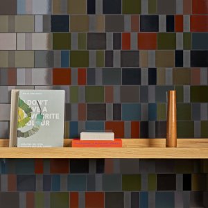 Badkamer bekleed met Diarama van Hella Jongerius