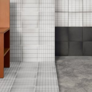 Douchewand in Aurore Light Blue Grid S van Vincent Van Duysen