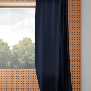 Daglicht valt door de gaten van een Bloc wand