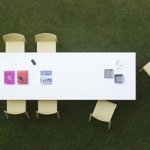 Stalen haak waaraan het paneel ARKS.20 van de Arki-Table ADJ Desk hangt