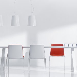 Schraag van stalen buis 80×40 mm van de Pedrali Arki-Table