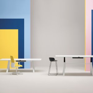 Arki-Table ARKW met poten van massief hout met eikenfineer