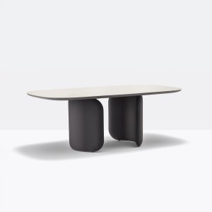 Glazen blad van 8 mm op de Elinor tafel van Pedrali