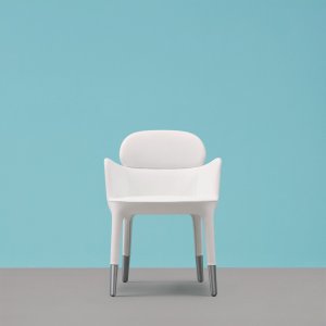 Loungefauteuil Ester 699 van Pedrali in de wachtruimte