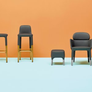 Fauteuil Ester 690 van Pedrali met poten in aluminium spuitgietwerk