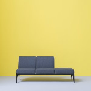 Gepolijst aluminium frame LU onder een Social zitting