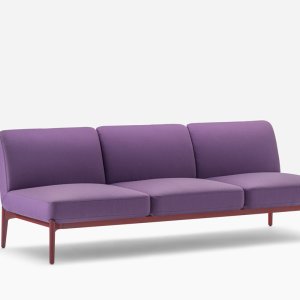 Social Plus van Pedrali, 770 mm diep, in een hotellounge