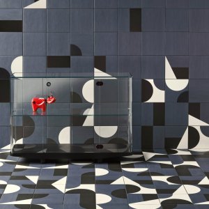 Puzzle wand in een vergaderruimte
