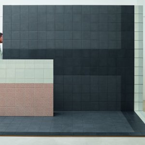 Tape Mutina gelegd met gemengde patronen in geglazuurd porseleingres
