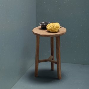 Houten stoelen op een Primavera Bianco vloer