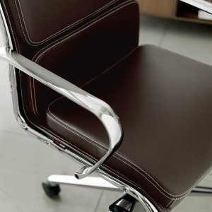 Directiekantoor in Amsterdam met The Season Comfort in cognac leer