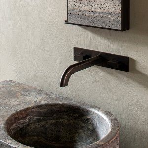 Monolithische Sixty wastafel in Travertin Titanium-marmer