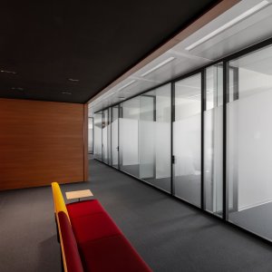 Complete kantoorvloer ingedeeld met het Tecno W80 systeem