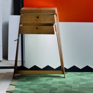 Tex ruittegels van Mutina in Olive met breistructuur op een kantoorwand