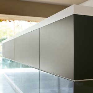 Vogue van Frezza, ontwerp Perin & Topan, rechte compositie voor een kantoorreceptie