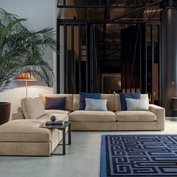 Flexteam Cloud bank met halvemaanelementen in een lounge