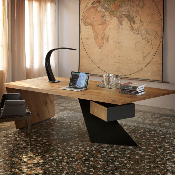 Sculpturale Cattelan Italia tafel in een karaktervolle vergaderruimte