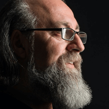 Enrico Azzimonti: innoveren in Italiaans design met schoonheid en efficiëntie