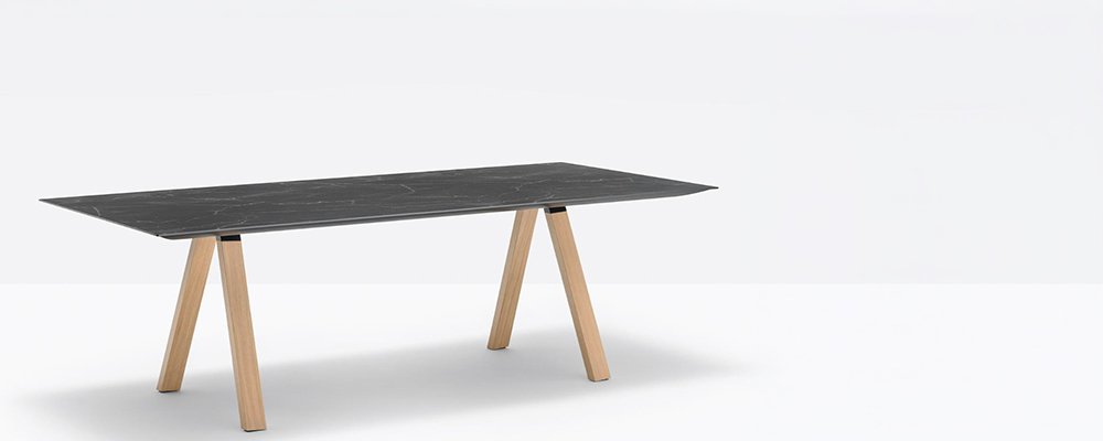 Alleen vergadertafel
