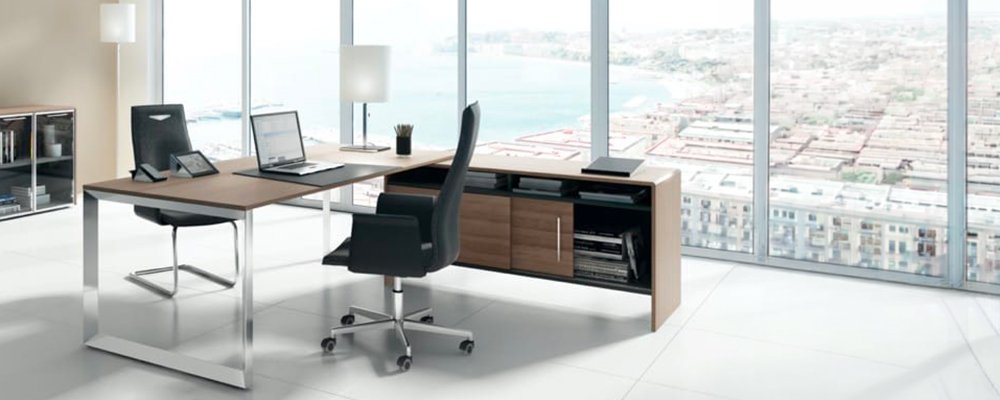 Bureau met aanbouwblad en dressoir