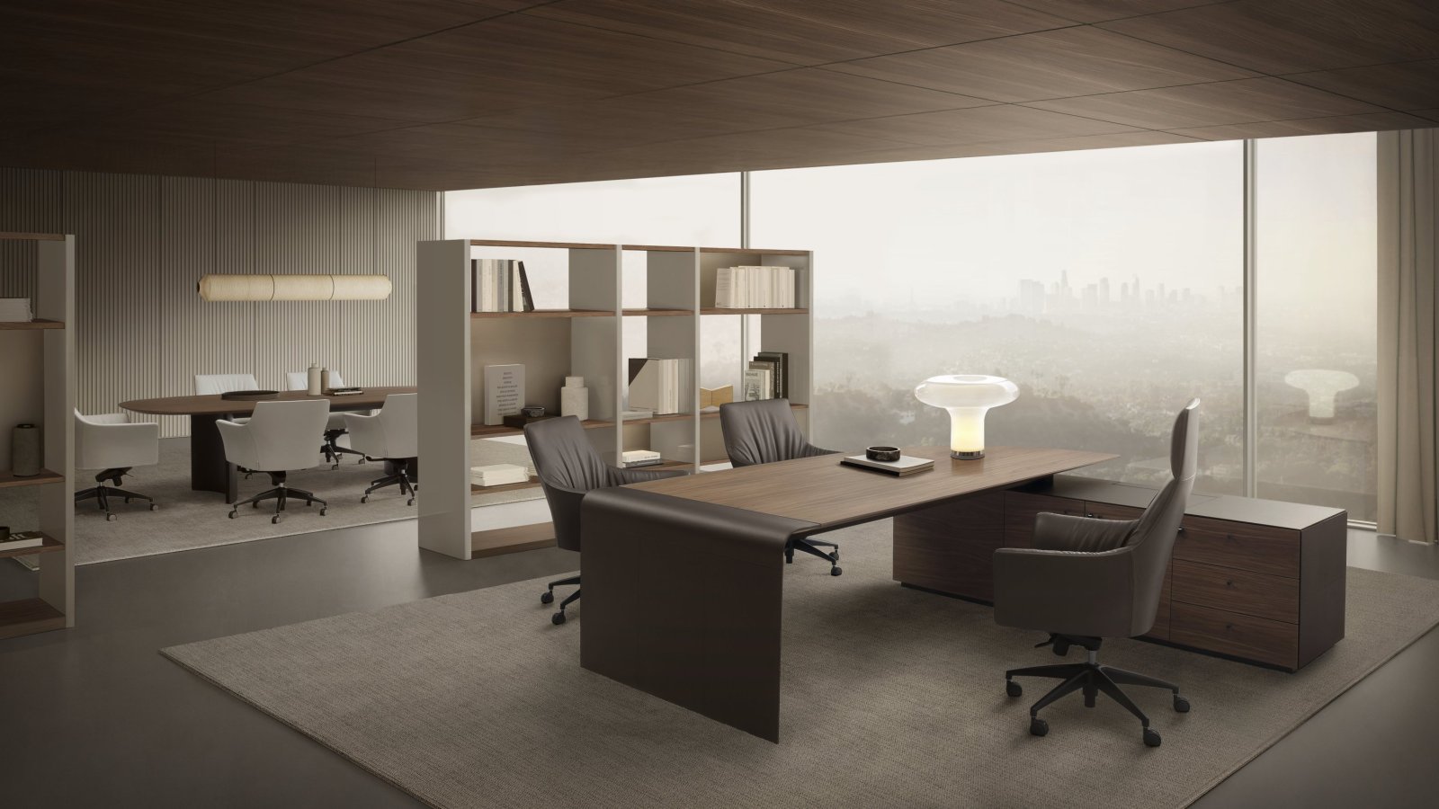 Vergaderruimte met Italiaanse vergadertafel en designstoelen van topmerken